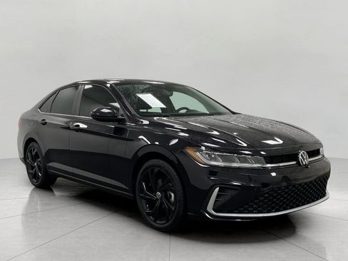 Used 2025 Volkswagen Jetta SE FWD image 1