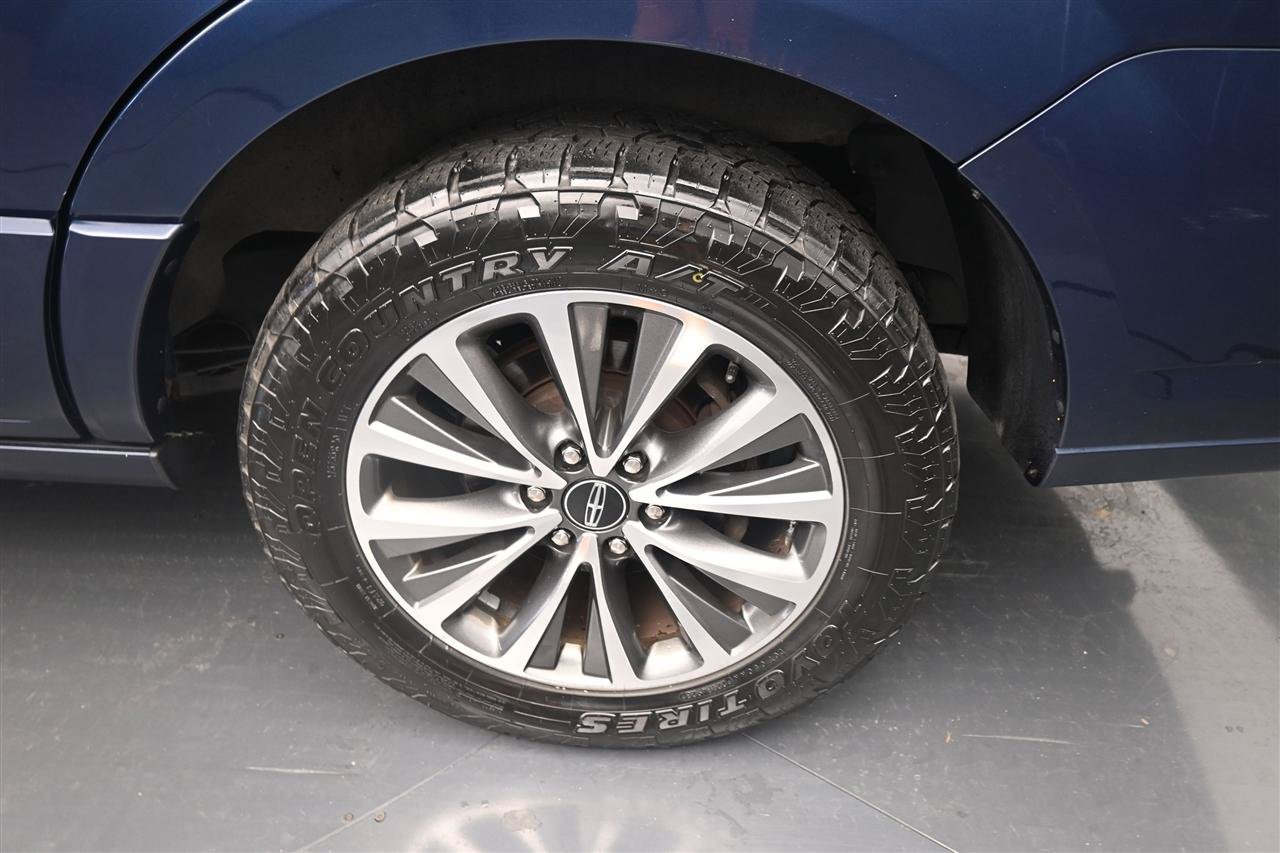 Used 2017 Lincoln Navigator Select AWD/4WD image 18