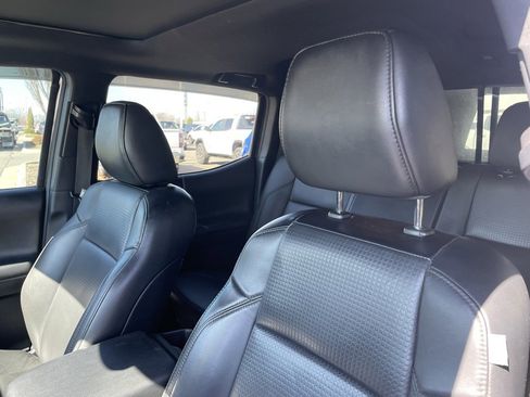 Used 2019 Toyota Tacoma Limited image 21