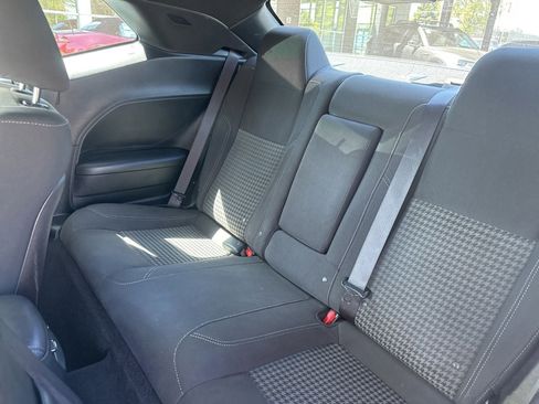 Used 2019 Dodge Challenger SXT w/ Driver Convenience Group RWD image 8