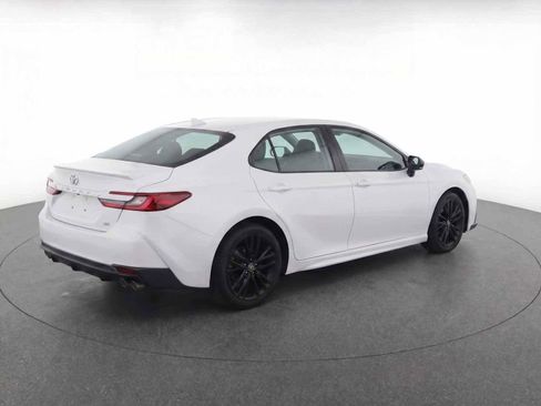 Used 2025 Toyota Camry SE image 5