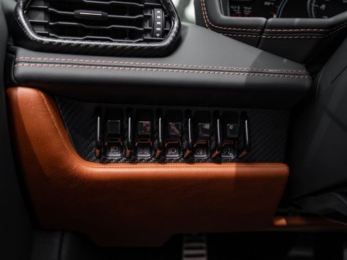 Used 2024 Lamborghini Huracan EVO image 19