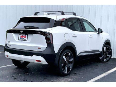Used 2025 Nissan Kicks SR FWD image 11