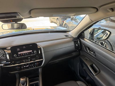 Used 2025 Nissan Pathfinder SV FWD image 38