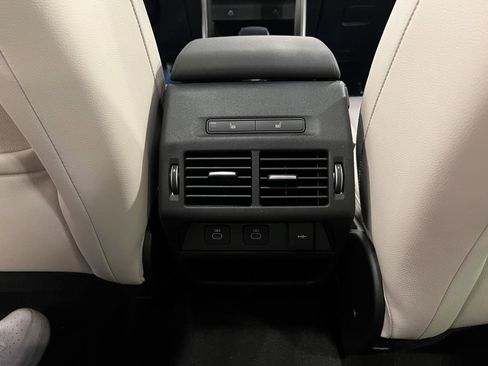 Used 2025 Land Rover Discovery Sport S image 27