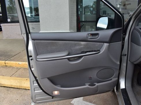 Used 2010 Toyota Sienna CE FWD image 33