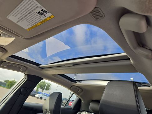 Used 2024 Toyota Prius XLE FWD image 17