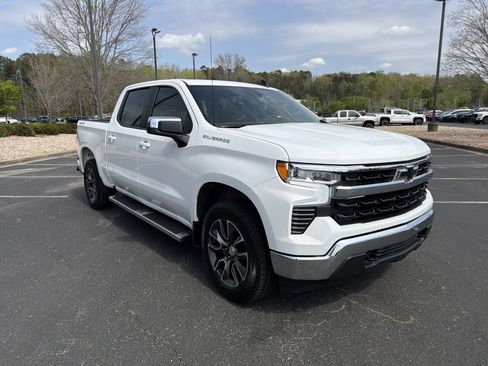 Used 2024 Chevrolet Silverado 1500 LT image 3