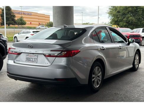 Used 2025 Toyota Camry LE FWD image 5