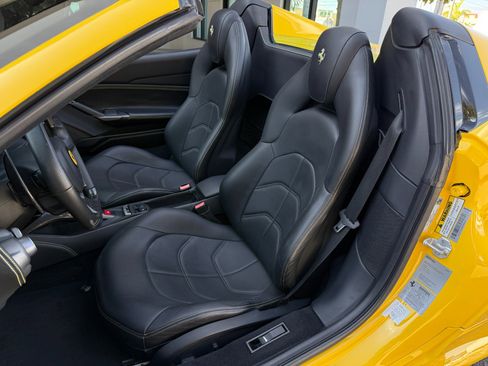 Used 2018 Ferrari 488 Spider image 32