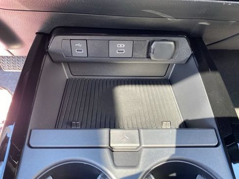 Used 2025 Toyota Prius Plug-In Hybrid FWD image 43