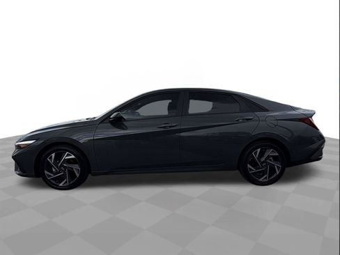 Used 2025 Hyundai Elantra Sport FWD image 2