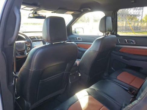 Used 2019 Ford Explorer XLT w/ Equipment Group 202A AWD/4WD image 10