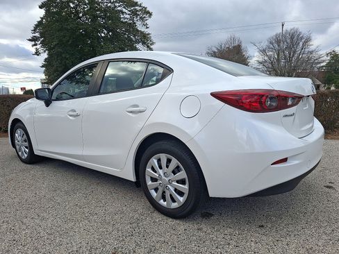 Used 2017 MAZDA MAZDA3 Sport image 4