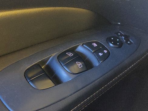 Used 2019 Nissan Pathfinder SL FWD image 27