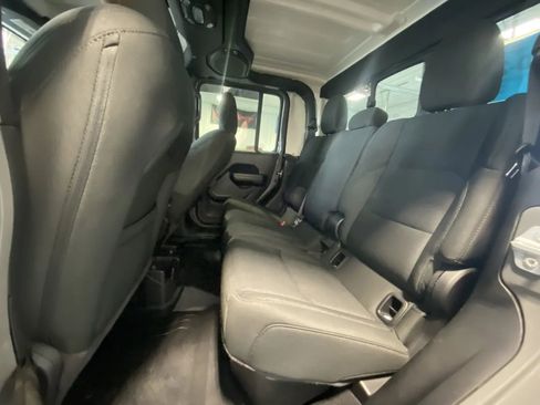 Used 2021 Jeep Gladiator Sport AWD/4WD image 15