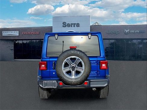 Used 2019 Jeep Wrangler Unlimited Sahara image 5