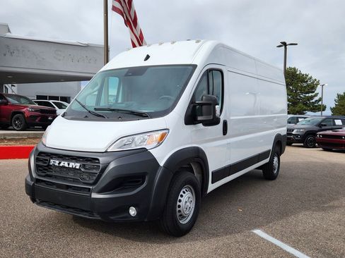 Used 2025 RAM ProMaster 2500 w/ Convenience Group image 4