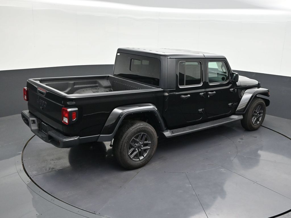 Used 2025 Jeep Gladiator Sport AWD/4WD image 18