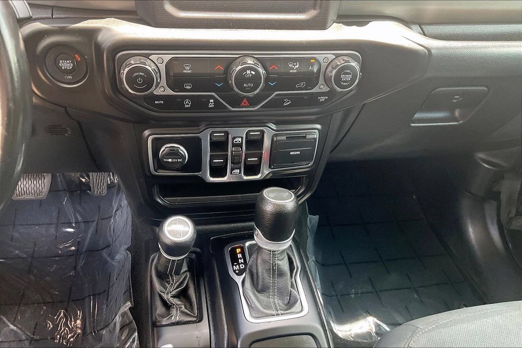 Used 2020 Jeep Wrangler Unlimited Sahara AWD/4WD image 33