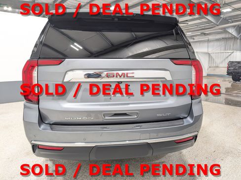 Used 2022 GMC Yukon SLT w/ SLT Premium Package image 4