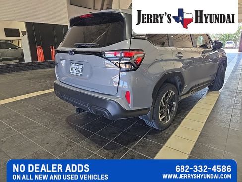 Used 2025 Subaru Forester Limited AWD/4WD image 6