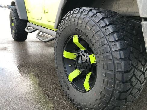 Used 2016 Jeep Wrangler Unlimited Rubicon w/ Connectivity Group image 12