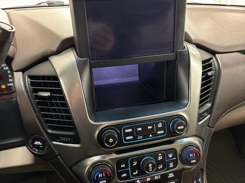 Used 2017 Chevrolet Suburban LT w/ Luxury Package image 62