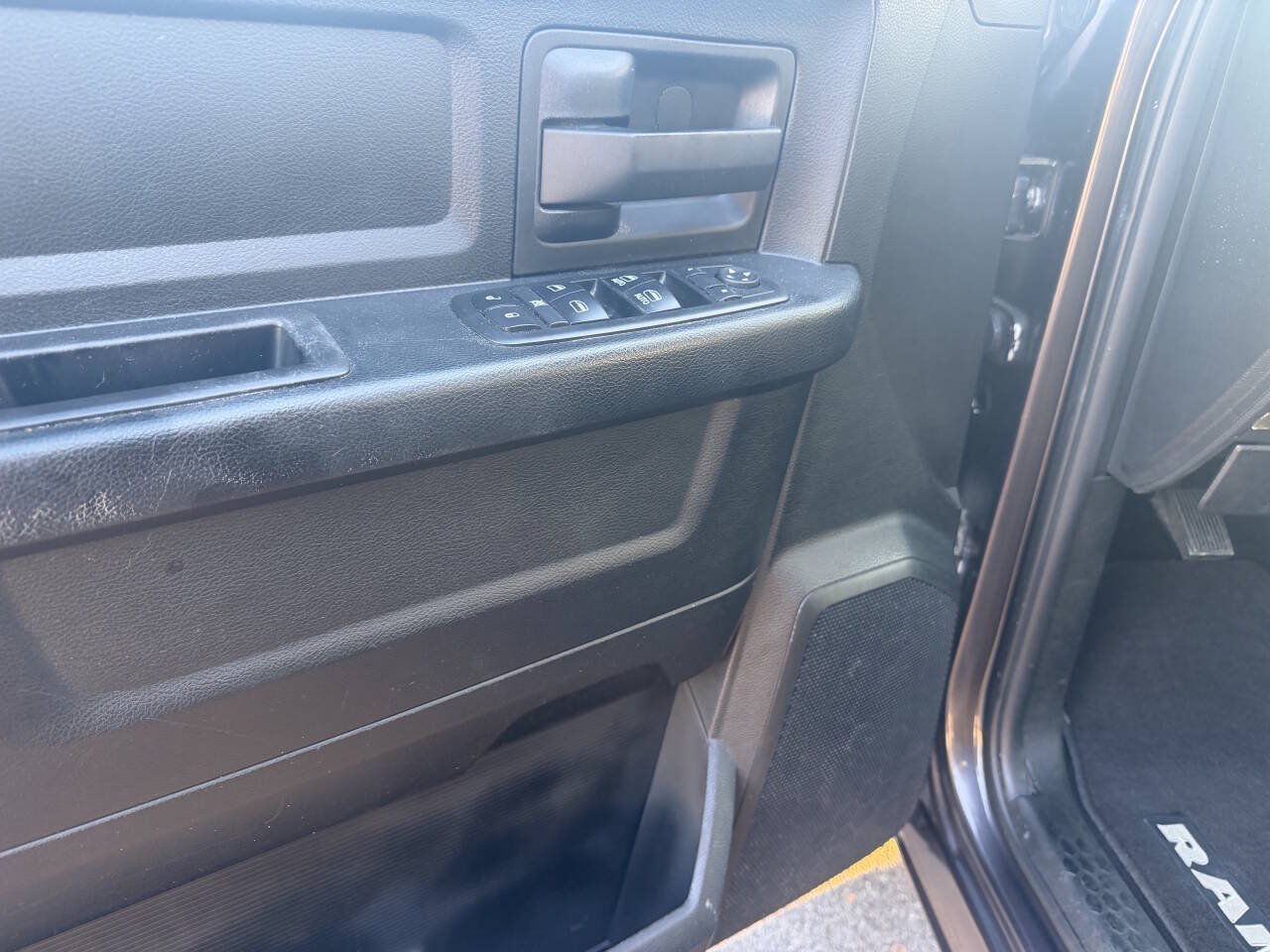 Used 2018 RAM 1500 Express w/ Express Value Package AWD/4WD image 12