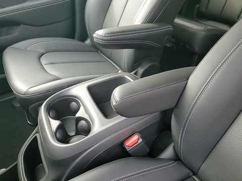 New 2026 Chrysler Pacifica Select image 30