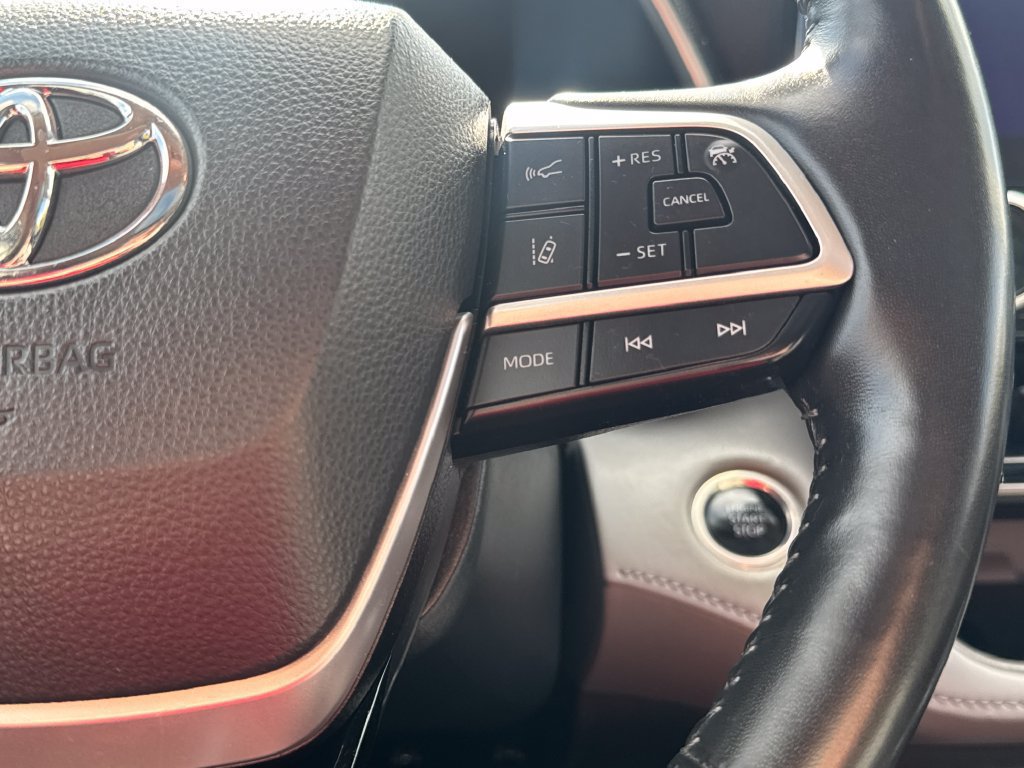 Used 2024 Toyota Highlander Limited AWD/4WD image 21
