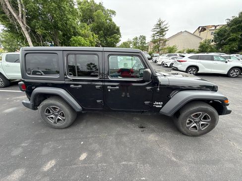 Used 2018 Jeep Wrangler Unlimited Sport S AWD/4WD image 1