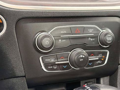 Used 2022 Dodge Charger SXT RWD image 16