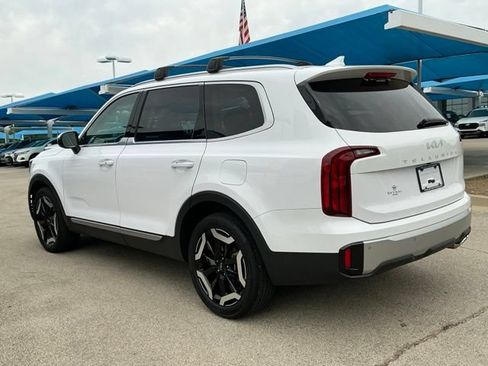 Used 2023 Kia Telluride S w/ S Sunroof Package FWD image 4