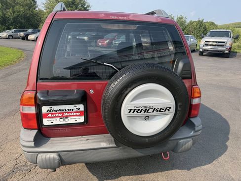Used 2000 Chevrolet Tracker 4WD w/ Preferred Equipment Group 2 image 3