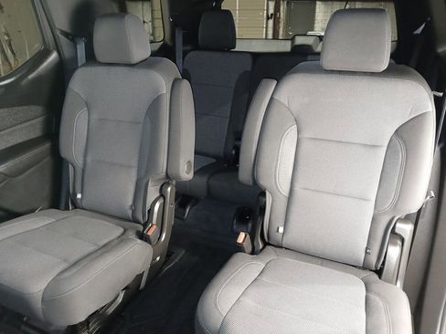 Used 2023 Chevrolet Traverse LT FWD image 13