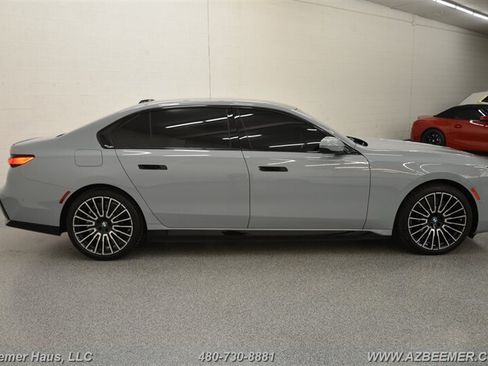 Used 2025 BMW 750e xDrive w/ Premium Package AWD/4WD image 10