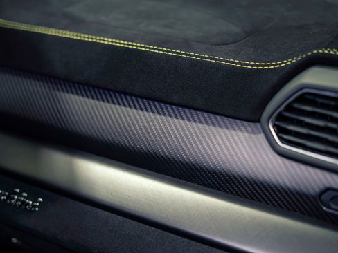 Used 2023 Lamborghini Urus Performante AWD/4WD image 18