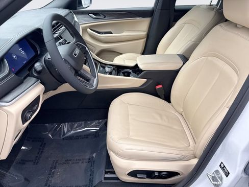 Used 2023 Jeep Grand Cherokee Limited w/ Rear Seat Video Group I image 11