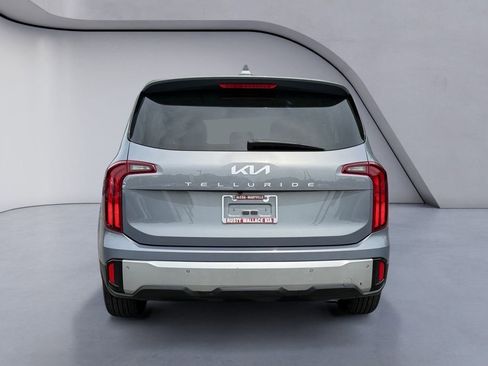 Used 2023 Kia Telluride LX FWD image 4