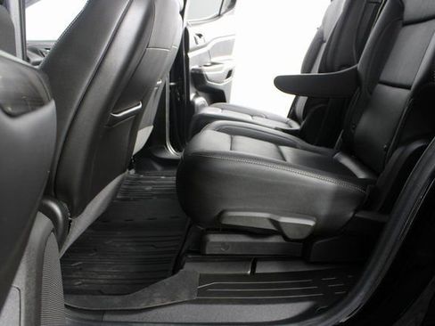 Used 2021 GMC Acadia SLT w/ Preferred Package image 19