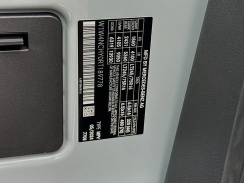 Used 2024 Mercedes-Benz Sprinter 2500 image 27