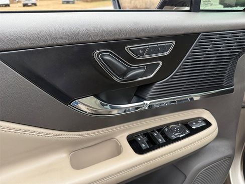 Used 2021 Lincoln Corsair FWD image 17