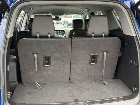 Used 2023 GMC Acadia SLT image 27