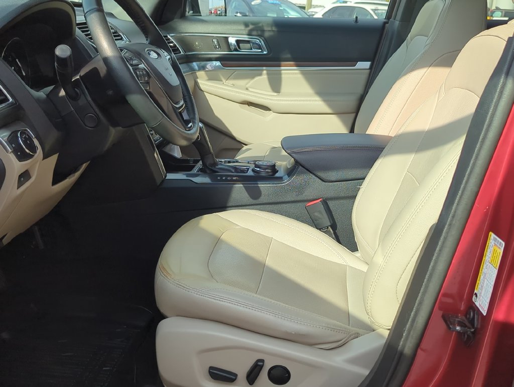 Used 2019 Ford Explorer Limited w/ Ford Safe & Smart Package AWD/4WD image 12