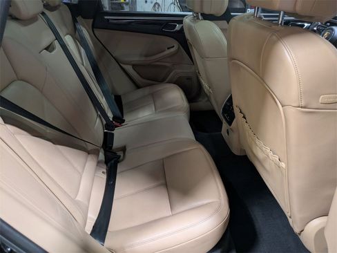 Used 2022 Porsche Macan w/ Premium Package Plus image 27