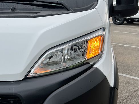 Used 2025 RAM ProMaster 2500 w/ Convenience Group FWD image 11