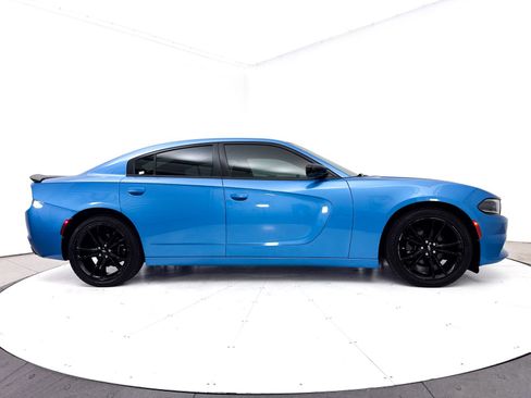 Used 2018 Dodge Charger SXT w/ Blacktop Package RWD image 32