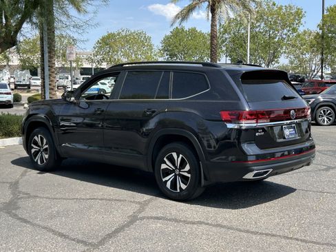 Used 2024 Volkswagen Atlas SE FWD image 3