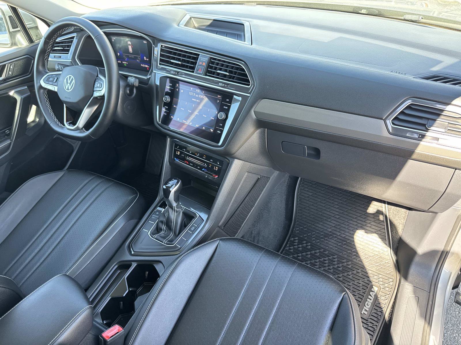 Certified 2022 Volkswagen Tiguan SE w/ Panoramic Sunroof Package FWD image 35